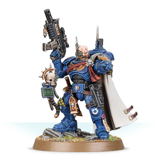 SPACE MARINES: Captain in Phobos Armour